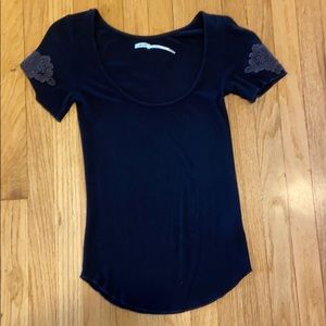 Back top with embroidered flowers on the arms